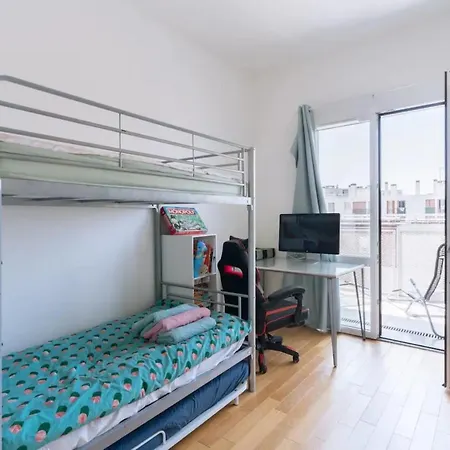 Apartment Spacious 2bd With Balcony