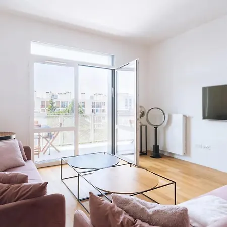 Spacious 2bd With Balcony Paris