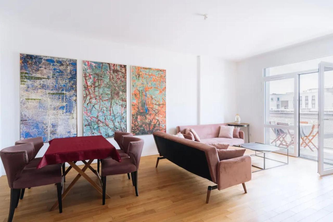 Spacious 2bd With Balcony Appartamento Parigi