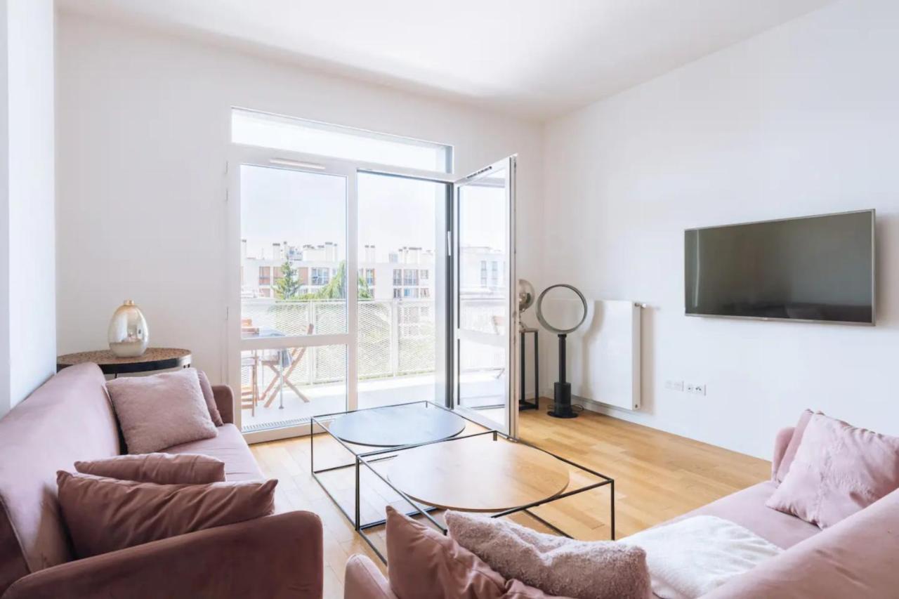 Spacious 2bd With Balcony Parigi